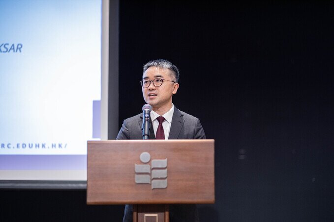 Dr Sze Chun-fai Jeff, Under Secretary for Education, delivers opening remarks at the Orientation Day.
