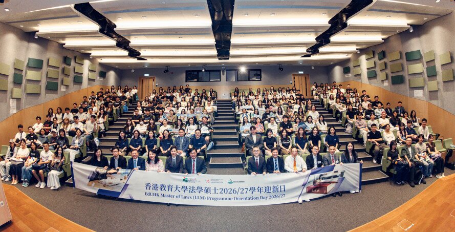 Guests of honour, EdUHK representatives and new students of the Master of Laws programmes pose for a group photo at the Orientation Day.